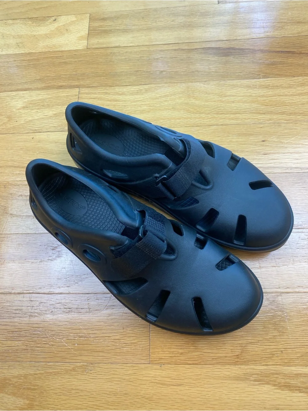 OOFOS OOcandoo Mens Size 10 Black Beach Casual Sport Walking Slip-On Sandals